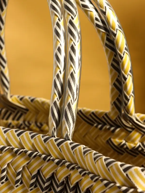 Сумка плетёная пластиковая 30х15х35 см, цв. чёрный, бежевый, белый