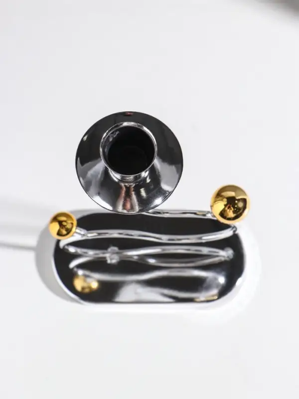 Подсвечник металл на 1 свечу  Подсвечник металл на 1 свечу "Линия и шарики" серебро с золотом d=2,5 см 14,5х7,5х26 см