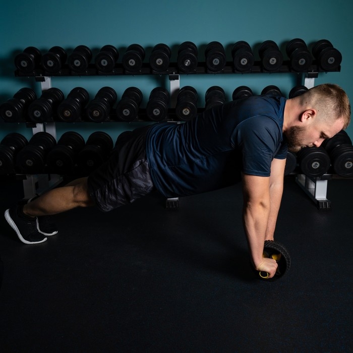 Ролик для пресса ONLYTOP, 29х15х15 см, с ковриком Ролик для пресса ONLYTOP, 29х15х15 см, с ковриком