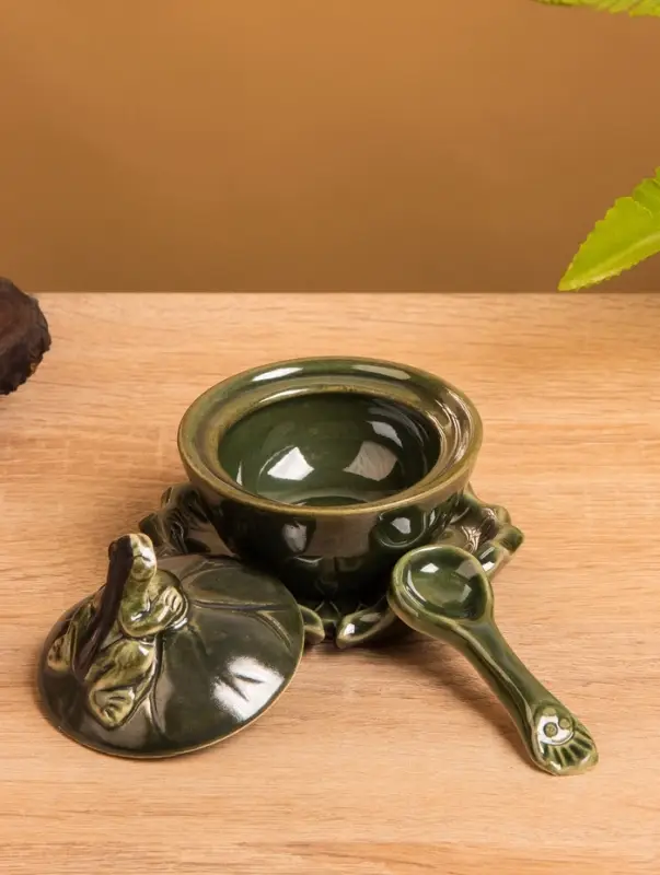 Соусник с крышкой на подставке «Лягушка», 8×9×10 см, керамика, зелёный Соусник с крышкой на подставке «Лягушка», 8×9×10 см, керамика, зелёный