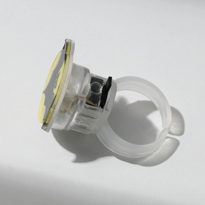 Кольцо детское с огоньком на Хэллоуин «Летучая мышь», безразмерное. Кольцо детское с огоньком на Хэллоуин «Летучая мышь», безразмерное.