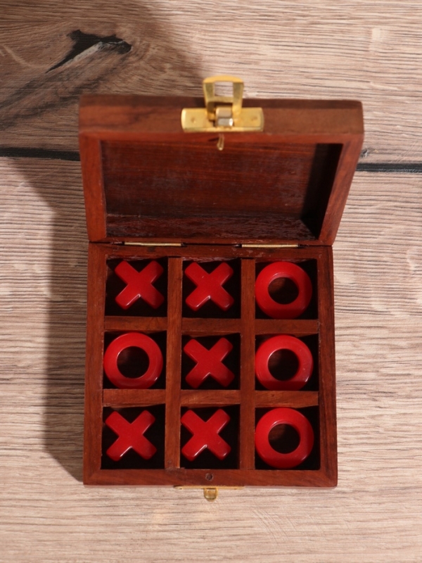 Настольная игра  Настольная игра "Крестики-нолики" 10х10 см, дерево шишам, смола