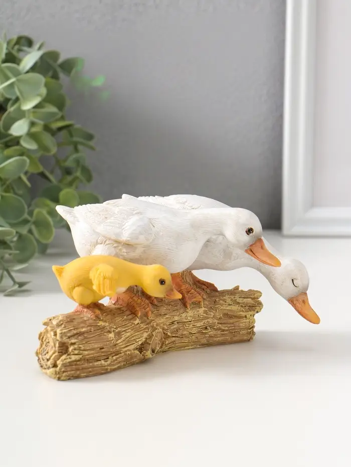 Сувенир полистоун "Утята на брёвнышке" 8,5 см