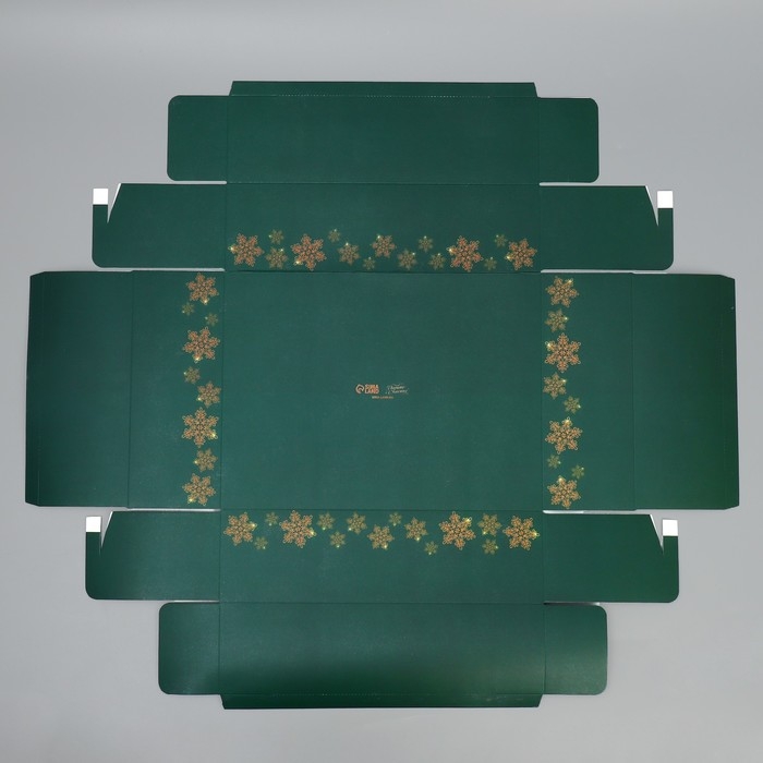 Коробка подарочная новогодняя складная «Волшебного нового года», шары, 32 х 24 х 9 см Коробка подарочная новогодняя складная «Волшебного нового года», шары, 32 х 24 х 9 см