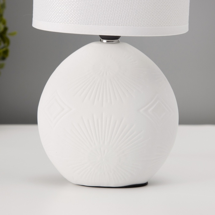 Настольная лампа с абажуром RISALUX «Фиесс», Е14, 40 Вт, белый, 13×13×27 см