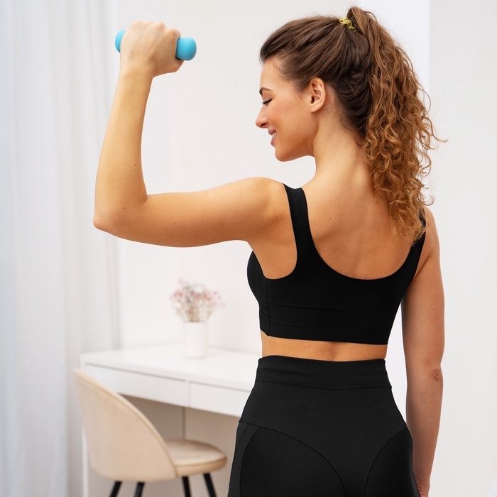 Гантель неопреновая ONLYTOP, 0,5 кг, цвет голубой Гантель неопреновая ONLYTOP, 0,5 кг, цвет голубой