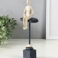 Сувенир полистоун "Абстракция. Человек на краю" серый с бежевым 9,5х6х27 см Сувенир полистоун "Абстракция. Человек на краю" серый с бежевым 9,5х6х27 см