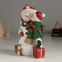 Фигурка полистоун &laquo;Малыш с дружелюбным снеговичком&raquo;, 10&times;8.5&times;15.5 см