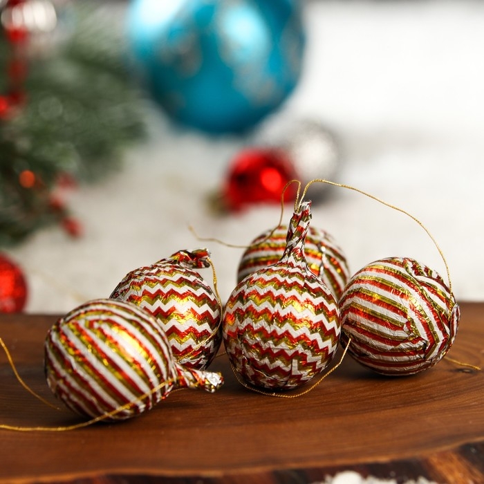 Новый год. Фигурки из молочного шоколада Новый год. Фигурки из молочного шоколада "Шарики", в пакете, 63 г