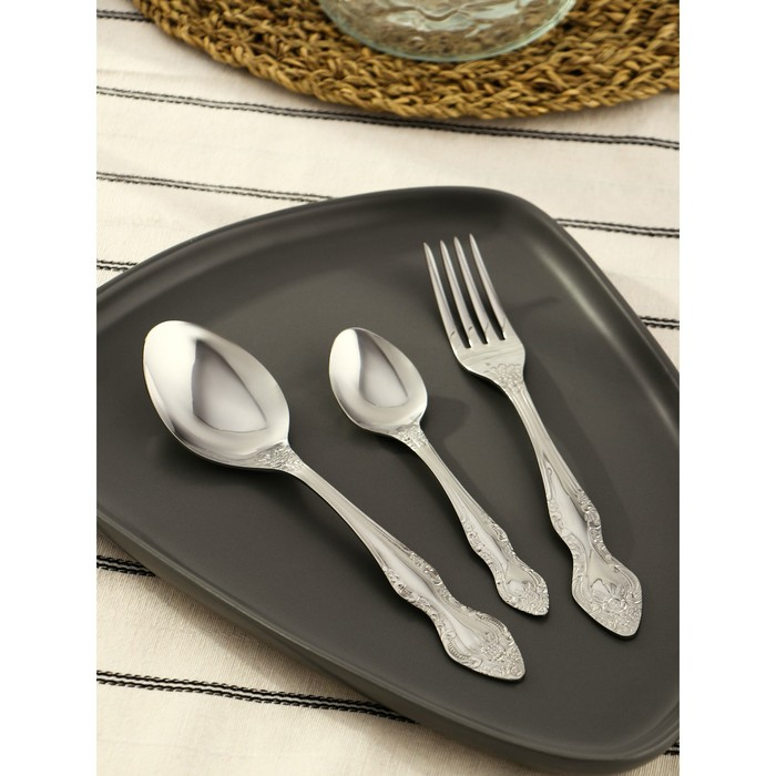 Набор столовых приборов «Тройка», 18 предметов, картонная коробка, цвет серебряный Набор столовых приборов «Тройка», 18 предметов, картонная коробка, цвет серебряный