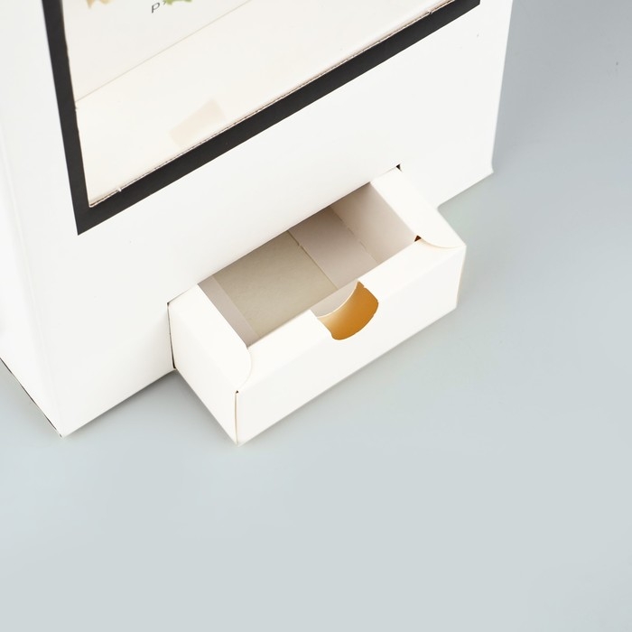 Коробка подарочная для цветов с вазой из МГК складная, упаковка, «Счастье рядом», 16 х 23 х 16 см Коробка подарочная для цветов с вазой из МГК складная, упаковка, «Счастье рядом», 16 х 23 х 16 см