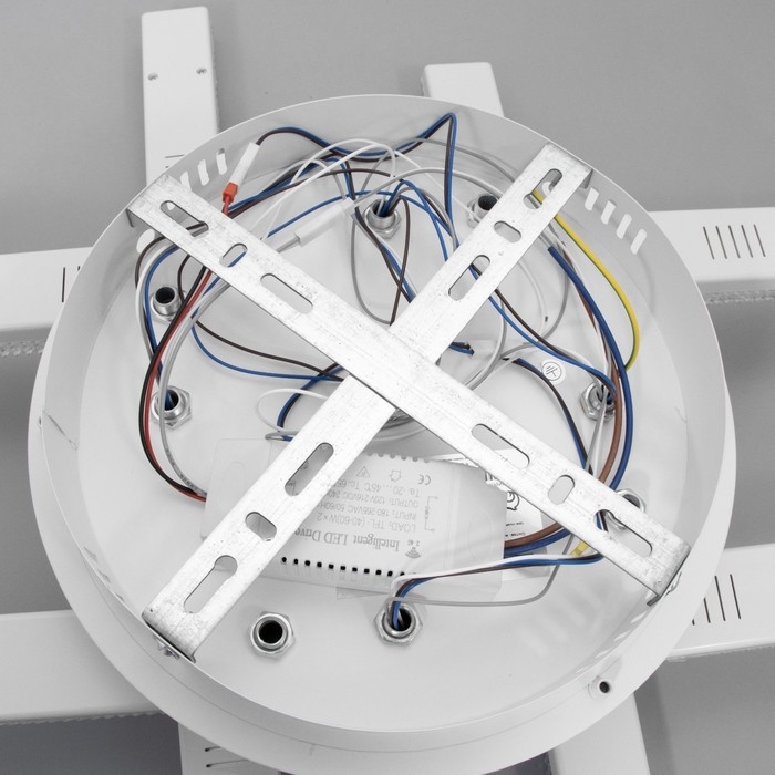 Люстра с ПДУ Люстра с ПДУ "Линии" LED 112Вт 3000-6000Вт белый 55х55х13,5см BayerLux