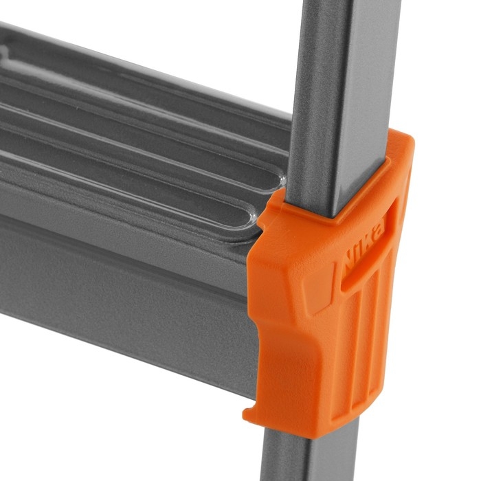 Стремянка Nika СМ3, широкие ступени, высота до рабочей площадки 625 мм, 3 ступени Стремянка Nika СМ3, широкие ступени, высота до рабочей площадки 625 мм, 3 ступени