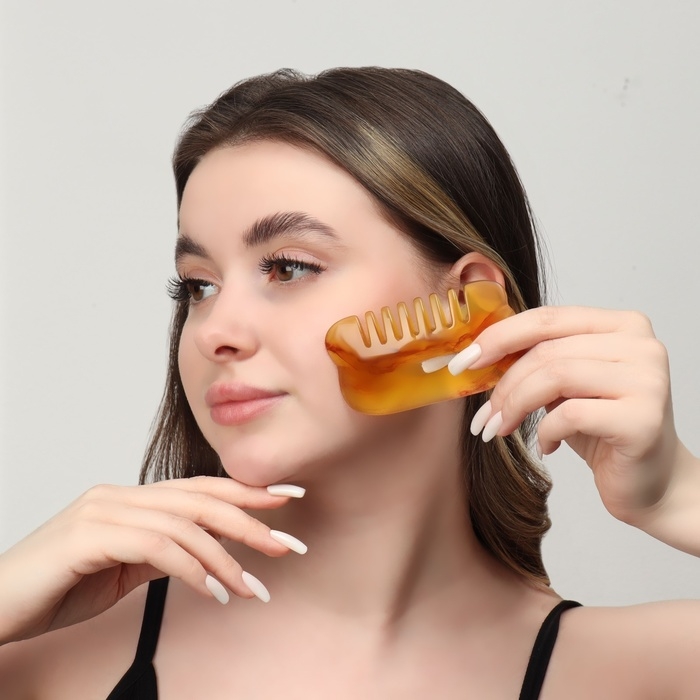 Массажёр Гуаша «Гребень», 9,5 × 5,5 см, PVC-коробка, цвет «янтарный» Массажёр Гуаша «Гребень», 9,5 × 5,5 см, PVC-коробка, цвет «янтарный»