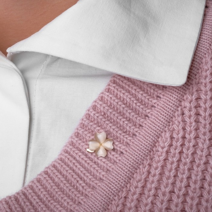 Значок Значок "Клевер" четырёхлистный, цвет бежевый в золоте