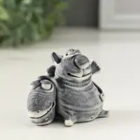 Сувенир "Кот с большой рыбиной" 4,8 см