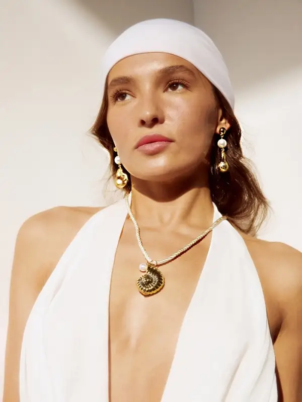 Кулон на шнурке &laquo;Ракушка&raquo;, цвет бело-золотой