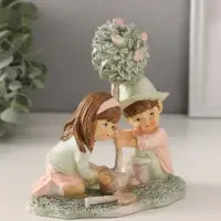Фигурка полистоун &laquo;Малыши сажают деревце&raquo;, розово-зелёный, 13&times;7&times;13 см