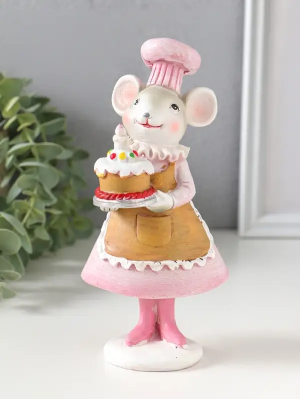 Сувенир полистоун "Мышка-кондитер в розовом платье и колпаке, с тортом" 8,5х6х17 см