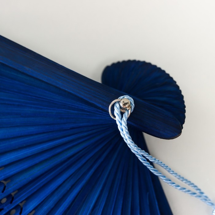 Веер бамбук, текстиль h=21 см  Веер бамбук, текстиль h=21 см "Цветы и бабочки" синий, с кисточкой