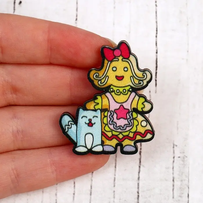 Деревянный значок «Мисс Пря» Деревянный значок «Мисс Пря»