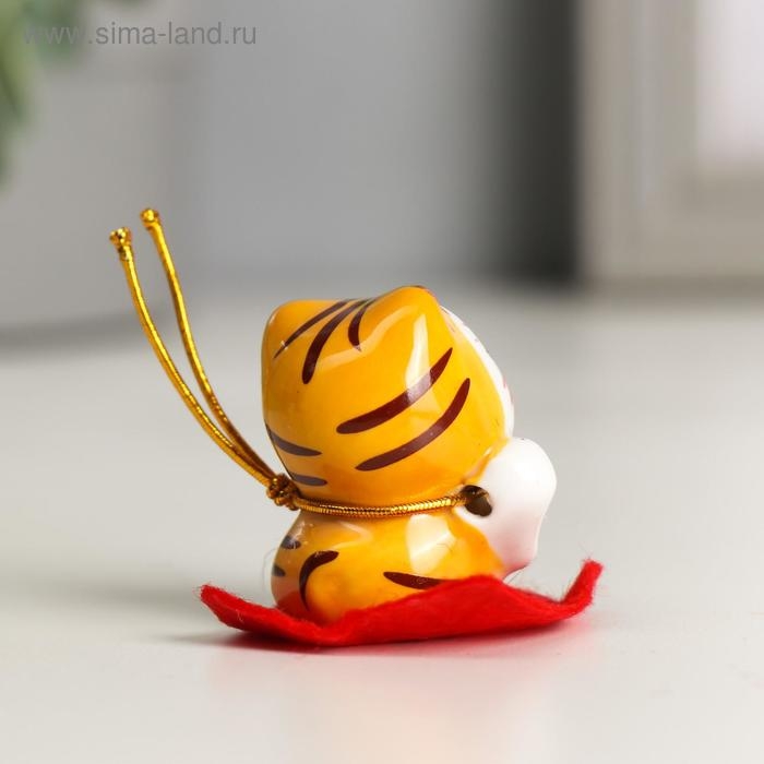 Сувенир керамика Сувенир керамика "Манэки-нэко малыш на коврике" МИКС 4х4,4х2,5 см