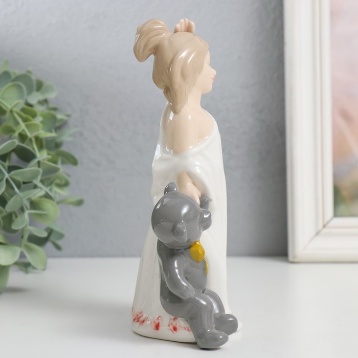 Сувенир керамика  Сувенир керамика "Девочка с мишкой" цветной 16,5х7х11 см