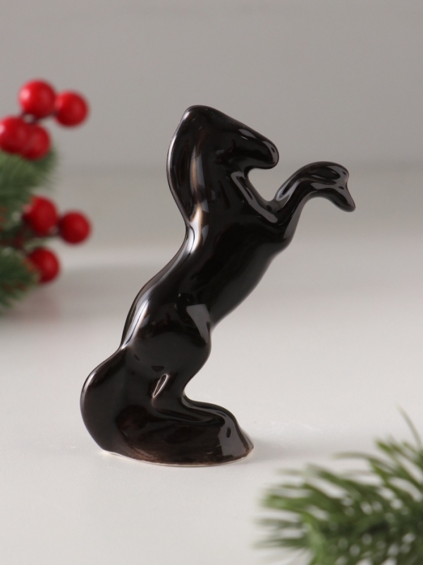Статуэтка фарфоровая Статуэтка фарфоровая "Конь чёрный", /цветная глазурь/, 9 см 07-374-2