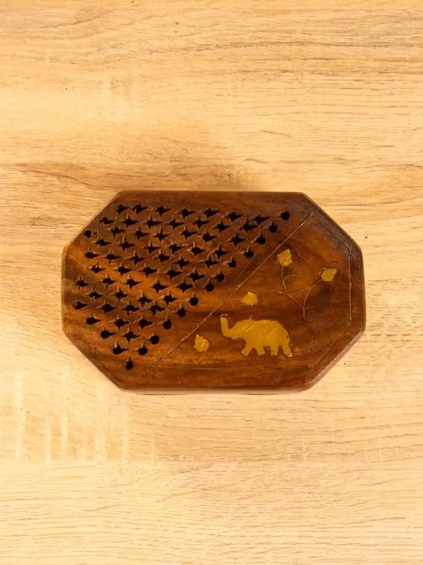 Шкатулка резная Шкатулка резная "Слоник в саду" 15х10х5 см, дерево шишам