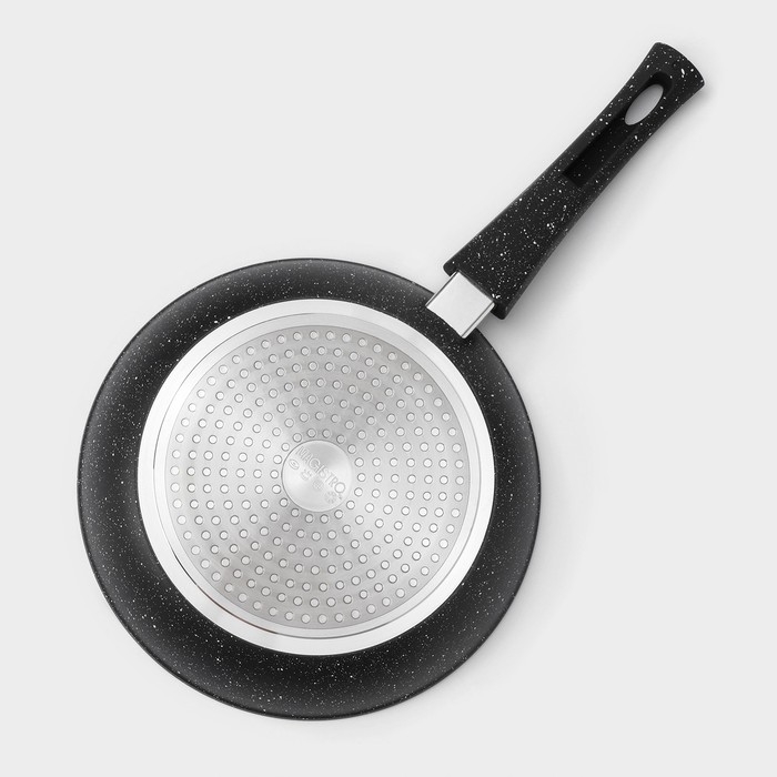 Сковорода кованая Magistro Dark, d=24 см, съёмная ручка soft-touch, антипригарное покрытие, индукция, цвет чёрный Сковорода кованая Magistro Dark, d=24 см, съёмная ручка soft-touch, антипригарное покрытие, индукция, цвет чёрный