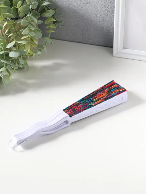 Веер складной &laquo;Вышивка. Розочки на зелёном&raquo;, 22.5 см