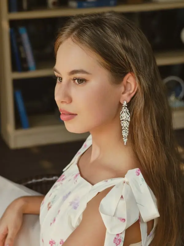 Серьги висячие со стразами &laquo;Ажур&raquo; лёд, белые в серебре, 8.3 см
