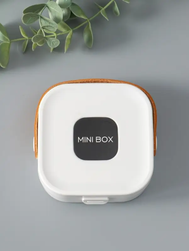 Шкатулка пластик для украшений с зеркалом, с ручкой 3 ячейки, 3 полосы, белый 9х9х3,8 см