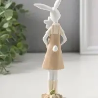 Сувенир полистоун "Зайка в бежевом сарафане с цветком в горшке" 19 см