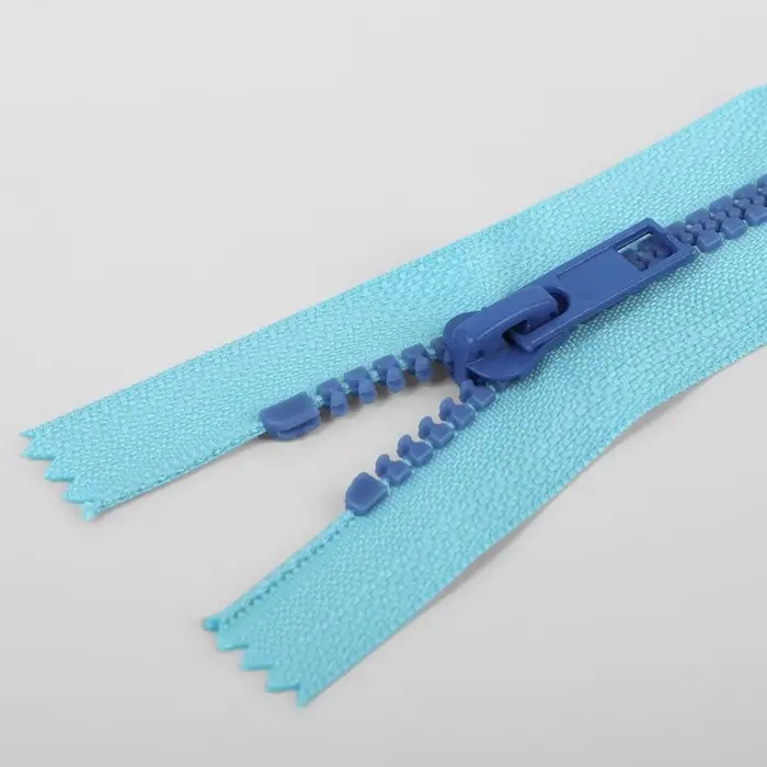 Молния «Трактор», №5, неразъёмная, замок автомат, 18 см, голубая Молния «Трактор», №5, неразъёмная, замок автомат, 18 см, голубая