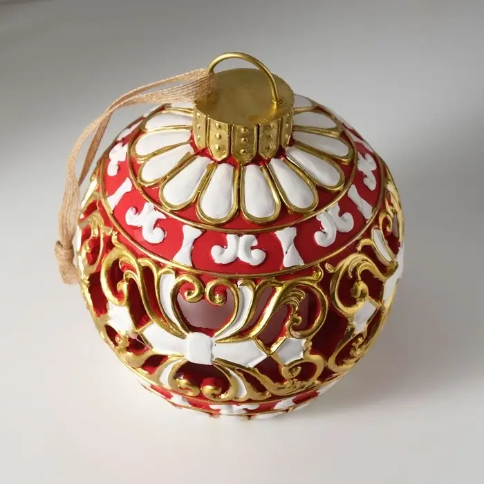 Фигурка - подвеска световая полистоун &laquo;Новогодний шар красный с белыми узорами&raquo;, ёлочная игрушка, 16.5&times;16.5&times;20 см