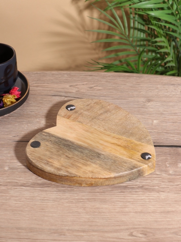 Блюдо в форме сердца «Оттенки сирени», дерево манго, 20.5×20×2.3 см Блюдо в форме сердца «Оттенки сирени», дерево манго, 20.5×20×2.3 см