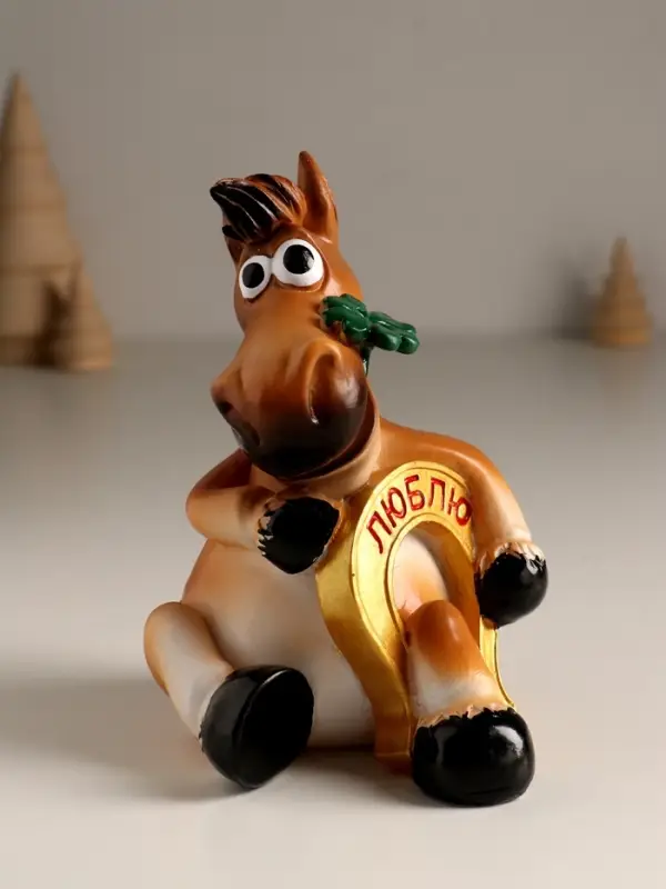 Копилка полистоун "Конь с подковой - Люблю и клевером" 9,7х8,5х13,3 см