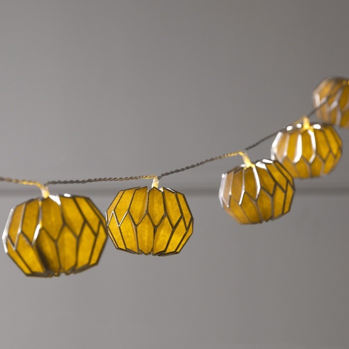 Гирлянда «Нить» 2 м с насадками «Синий фонарик», IP20, прозрачная нить, 10 LED, батарейки AAx2 (нет в комплекте), свечение тёплое белое Гирлянда «Нить» 2 м с насадками «Синий фонарик», IP20, прозрачная нить, 10 LED, батарейки AAx2 (нет в комплекте), свечение тёплое белое