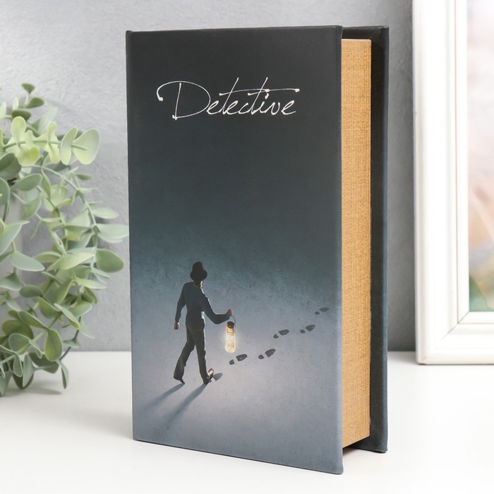 Сейф-книга дерево кожзам  Сейф-книга дерево кожзам "Детектив. Человек с фонарём" 21х13х5 см