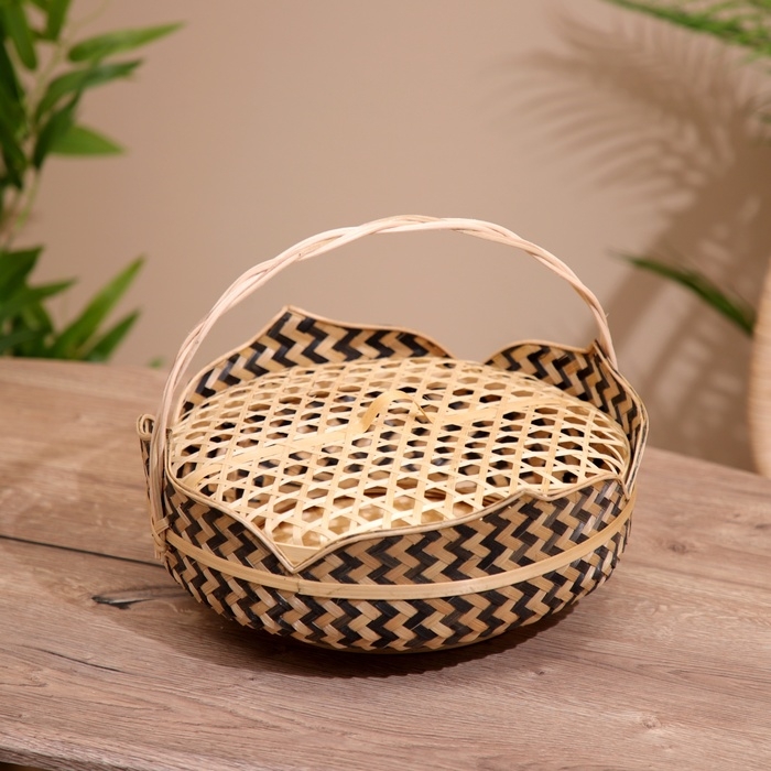 Корзинка с крышкой плетёная, из бамбука 30х30х20 см