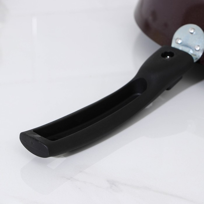 Сковорода «Хозяюшка», d=26 см, съёмная ручка, антипригарное покрытие, цвет бордовый Сковорода «Хозяюшка», d=26 см, съёмная ручка, антипригарное покрытие, цвет бордовый