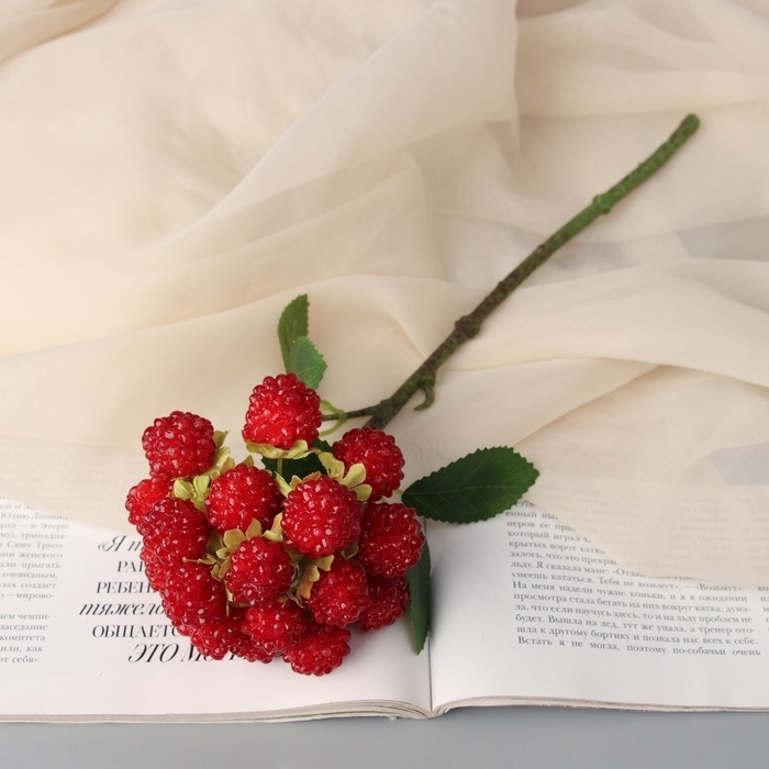 Цветы искусственные Цветы искусственные "Земляники пучок" d-2 см 29 см, красный