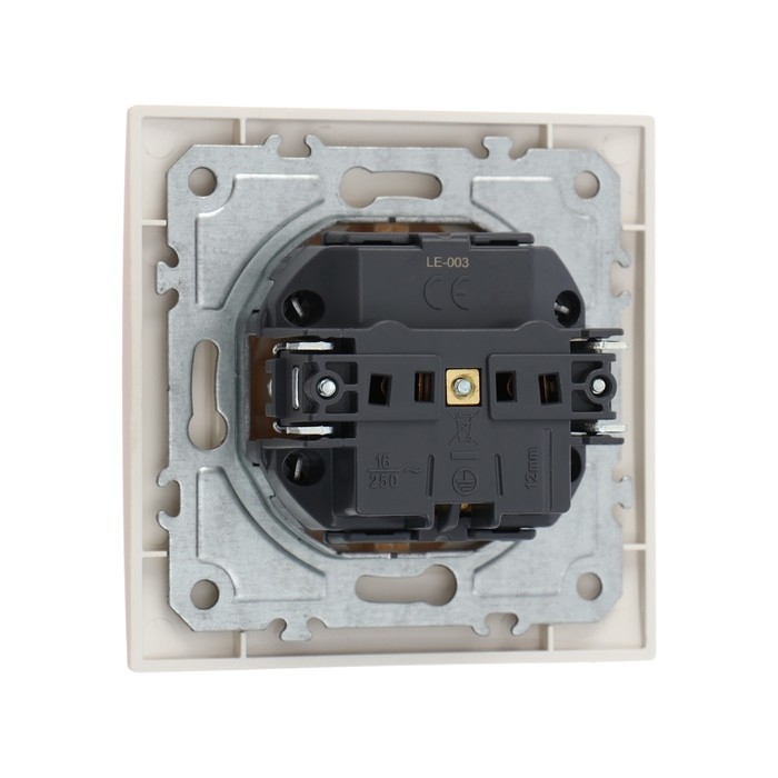 Розетка одноместная TOT Elegant, 16 А, скрытая, с з/к, бежевая Розетка одноместная TOT Elegant, 16 А, скрытая, с з/к, бежевая