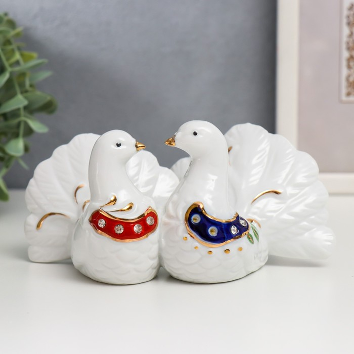 Сувенир керамика под фарфор 2 голубка 15*7,5*7 см, стразы Сувенир керамика под фарфор 2 голубка 15*7,5*7 см, стразы