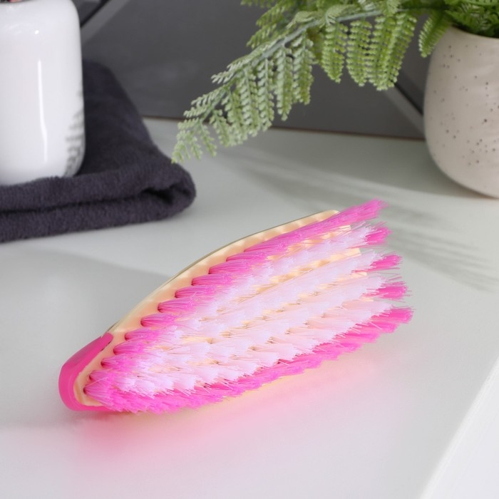 Щётка - утюжок Доляна, 17×6×8,5 см, цвет МИКС Щётка - утюжок Доляна, 17×6×8,5 см, цвет МИКС