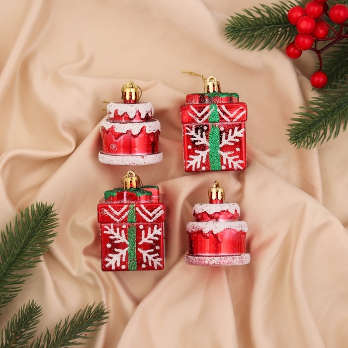 Набор украшений пластик 4 шт Набор украшений пластик 4 шт "Карнавальный" (2 тортика, 2 подарка) 7х5 см, красный