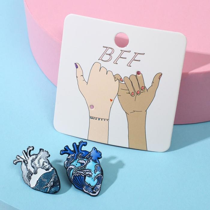 Значки-неразлучники «Сердца» бэст фрэндс, цвет бело-голубой в чёрном металле Значки-неразлучники «Сердца» бэст фрэндс, цвет бело-голубой в чёрном металле