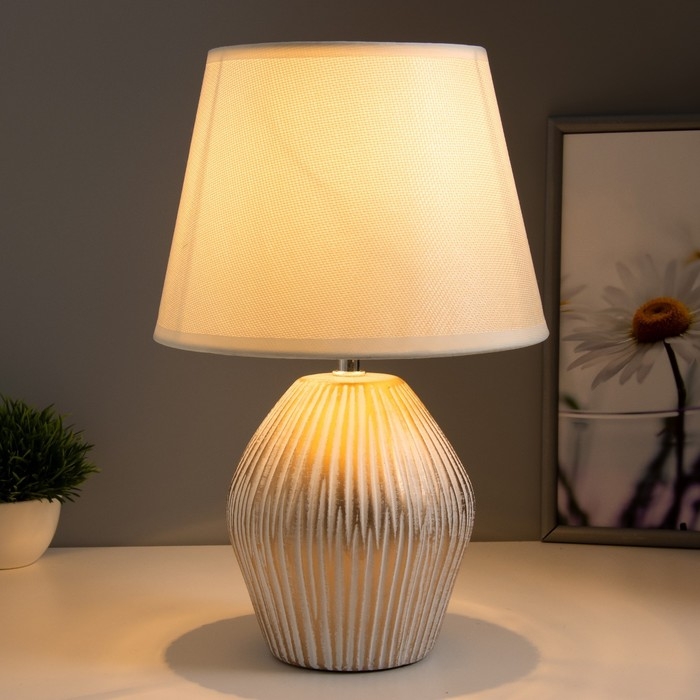 Лампа настольная 16615/1GY E14 40Вт белый 22х22х35 см RISALUX Лампа настольная 16615/1GY E14 40Вт белый 22х22х35 см RISALUX