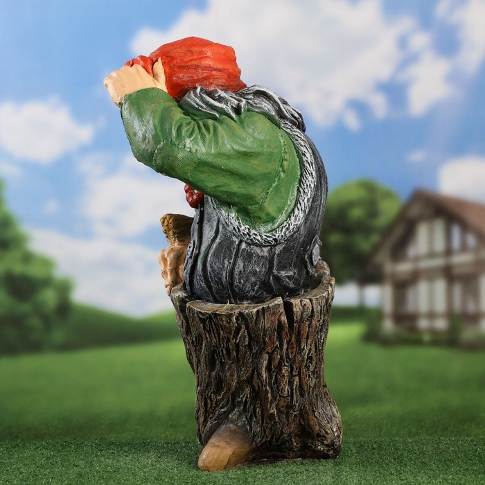 Садовая фигура из полистоуна «Баба Яга с метлой», 55×30×34 см Садовая фигура из полистоуна «Баба Яга с метлой», 55×30×34 см